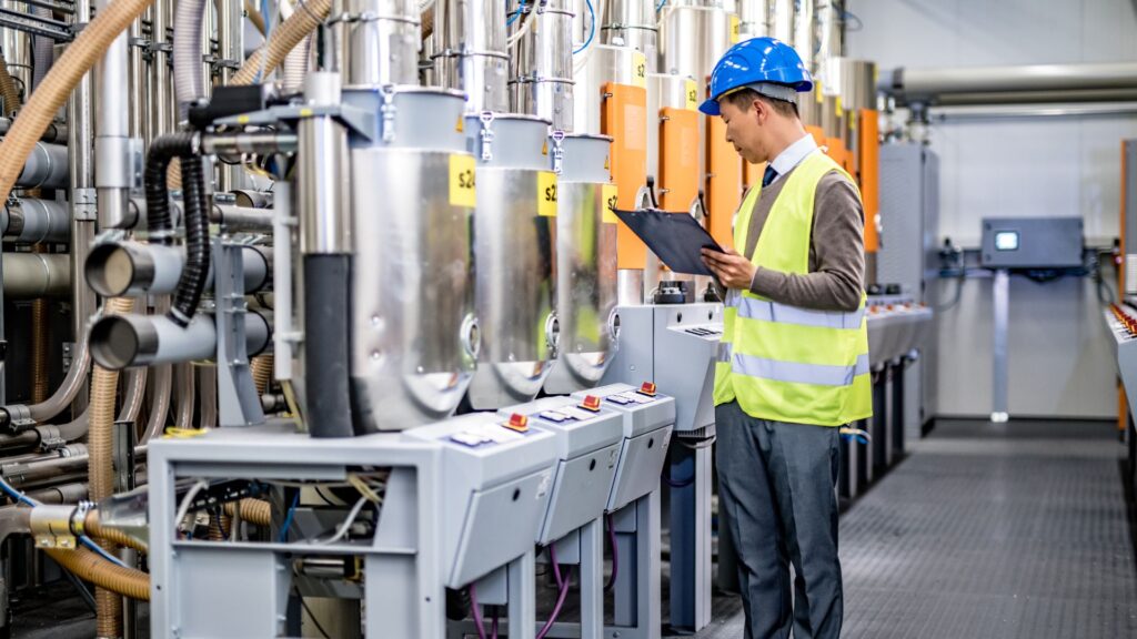 製造の委託を受けている下請事業者の工場現場